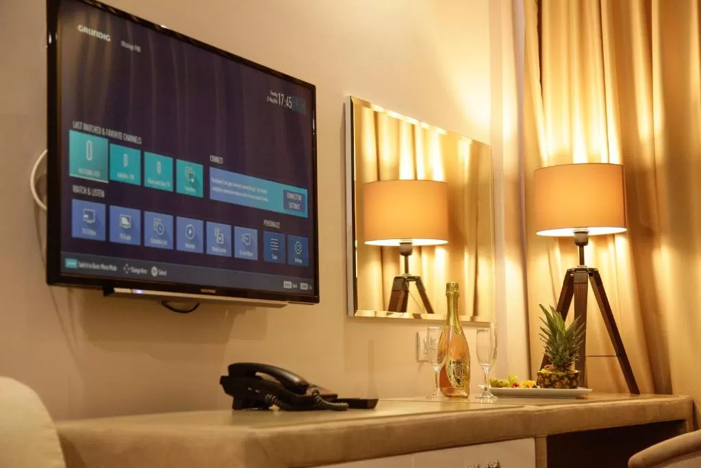 Royal G Hotel _ SPA 10 - STD DBL City View NO Blc 2.jpg